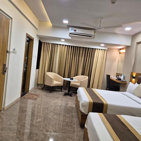 Hotel Grace Galaxy Bombaim Exterior foto