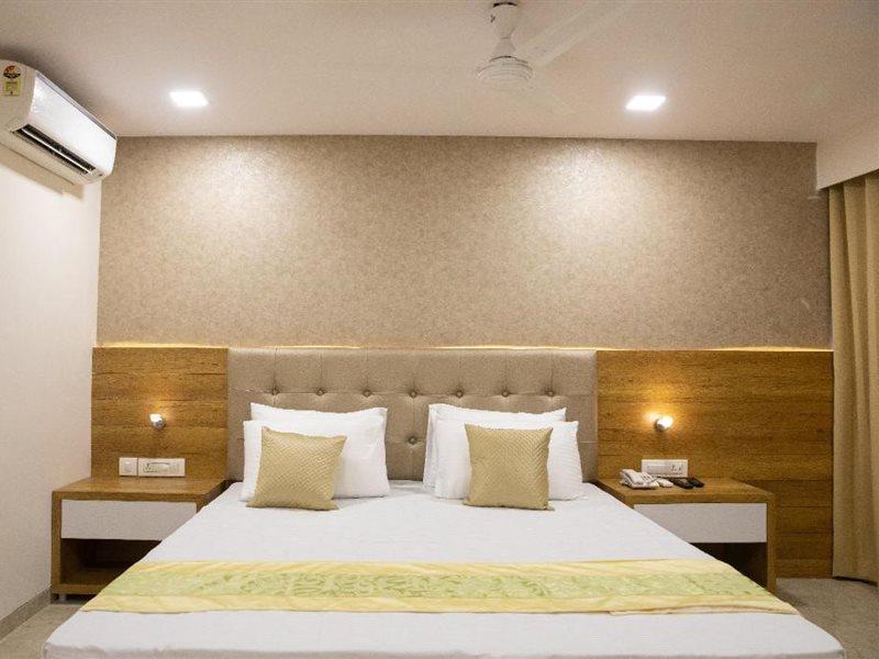 Hotel Grace Galaxy Bombaim Exterior foto