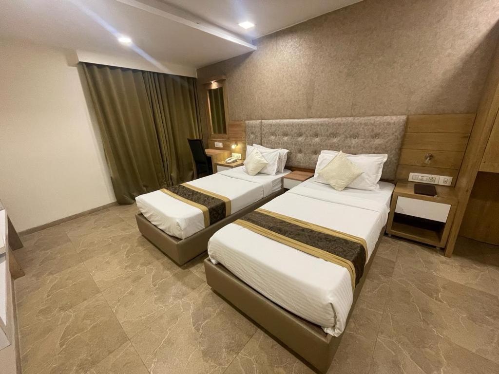 Hotel Grace Galaxy Bombaim Exterior foto