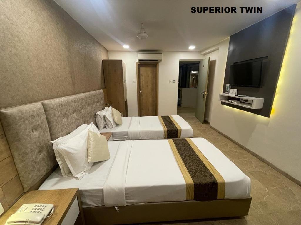 Hotel Grace Galaxy Bombaim Exterior foto