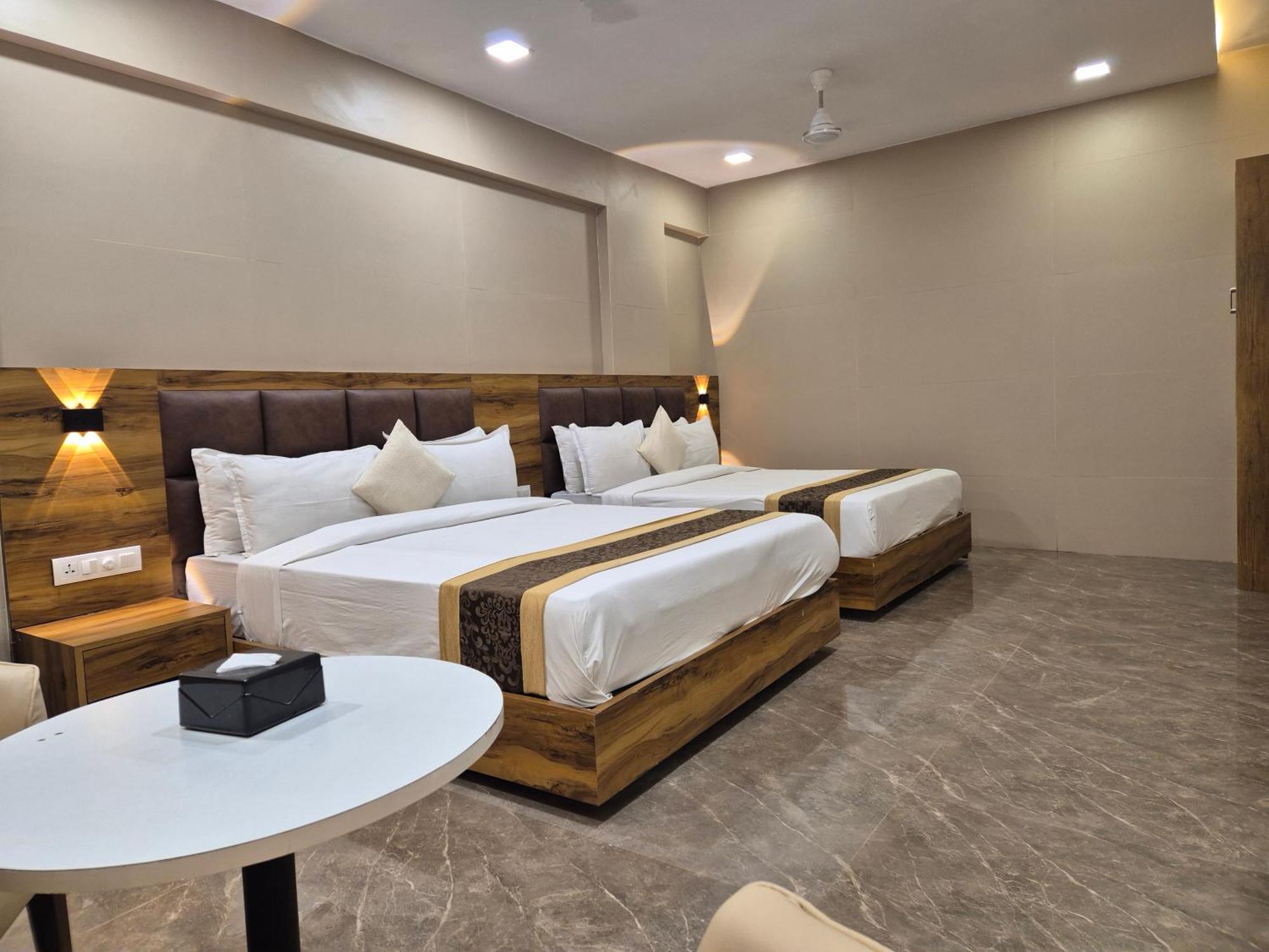 Hotel Grace Galaxy Bombaim Exterior foto