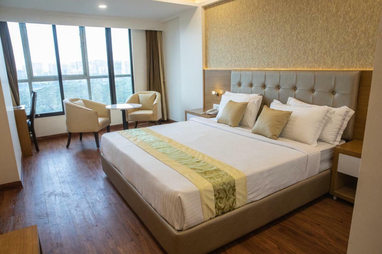 Hotel Grace Galaxy Bombaim Exterior foto