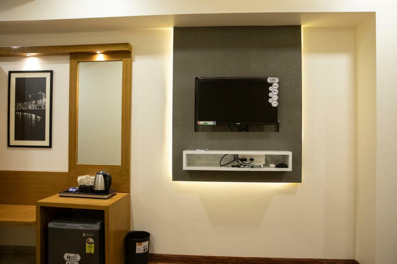 Hotel Grace Galaxy Bombaim Exterior foto