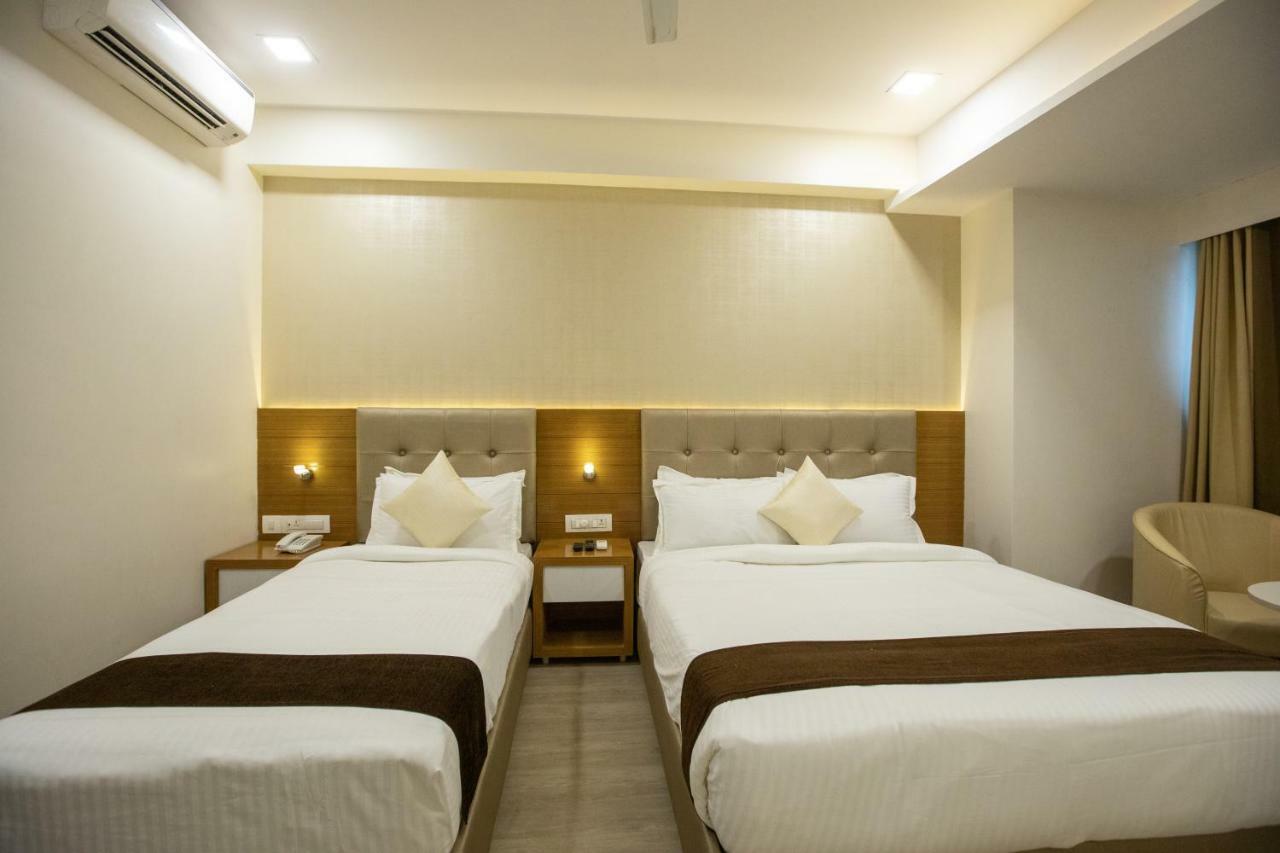 Hotel Grace Galaxy Bombaim Exterior foto