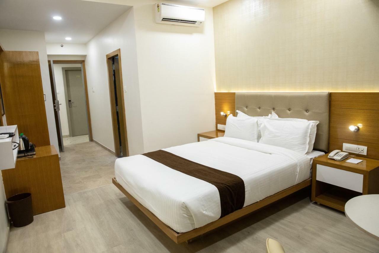 Hotel Grace Galaxy Bombaim Exterior foto